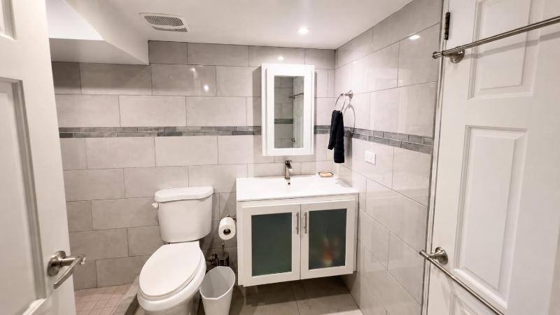 1-bedroom One Woodbrook Place Apartment! - image 12