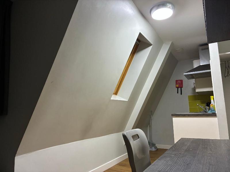 Apartment - Sleeps 1 - On Street Parking - Tv - image 15