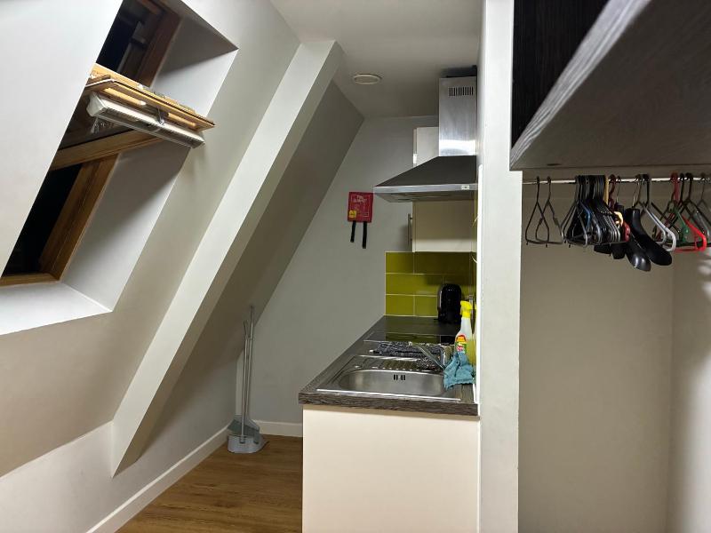 Apartment - Sleeps 1 - On Street Parking - Tv - image 12