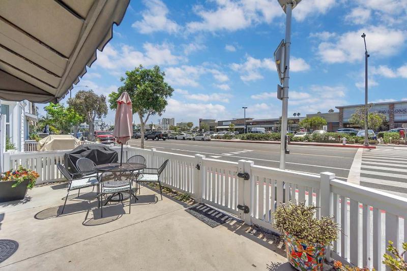 Steps to the Beach Shops Restaurants home - image 15