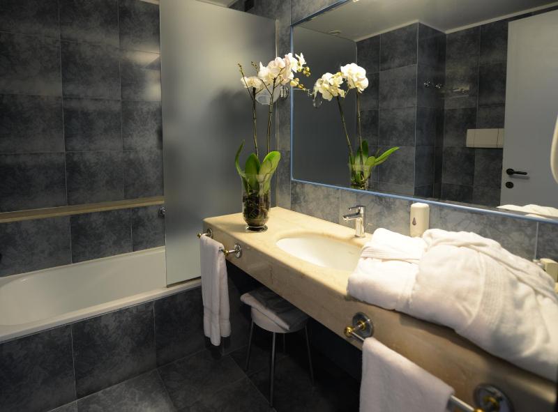 Junior Suite with Hill View (3 Adults) image 4