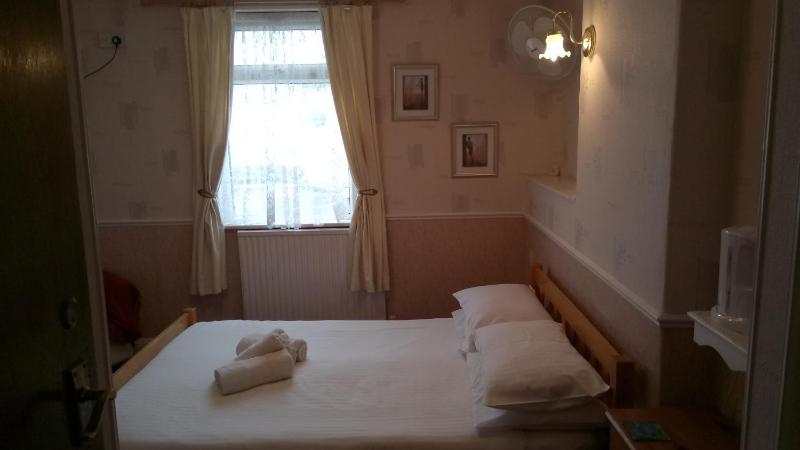 Double Room image 3