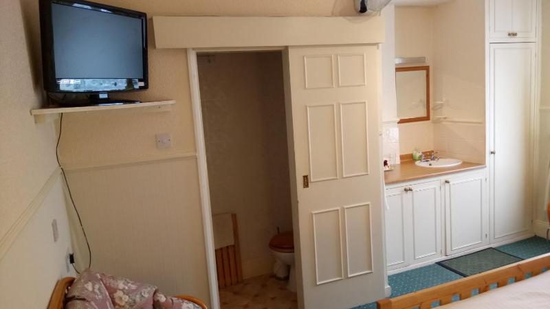 Family Room image 3