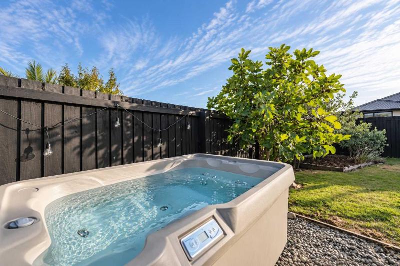 Zenith Escapes Your Quintessential 4BR Haven - image 17