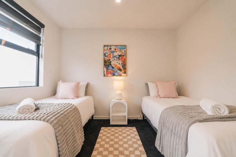 Zenith Escapes Your Quintessential 4BR Haven - image 9