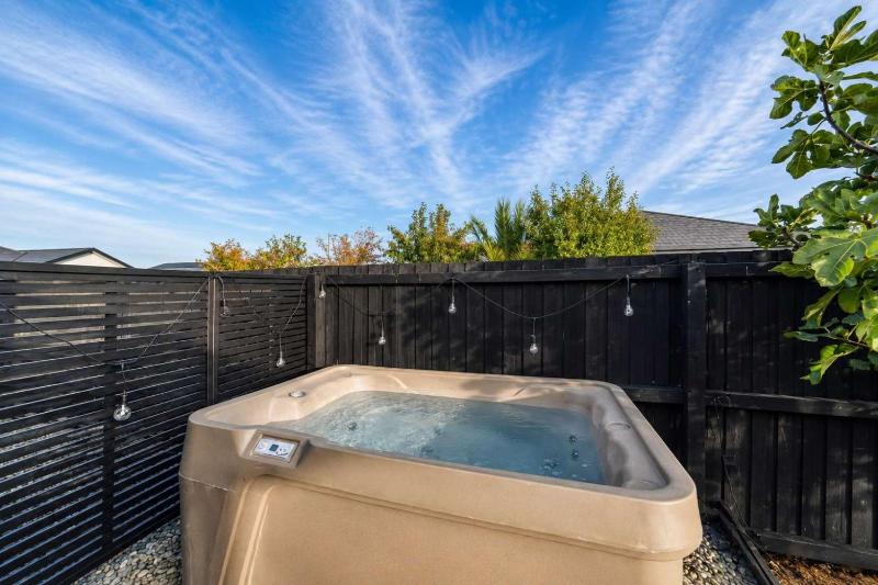 Zenith Escapes Your Quintessential 4BR Haven - image 29