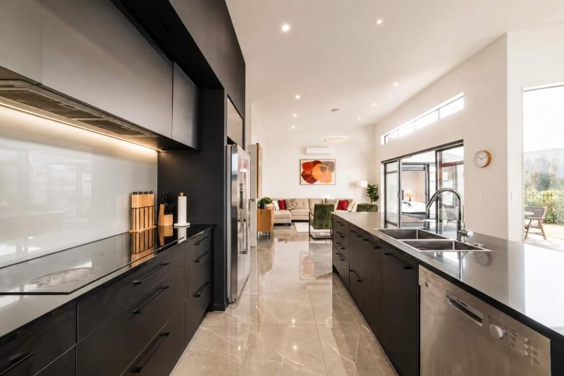 Zenith Escapes Your Quintessential 4BR Haven - image 15