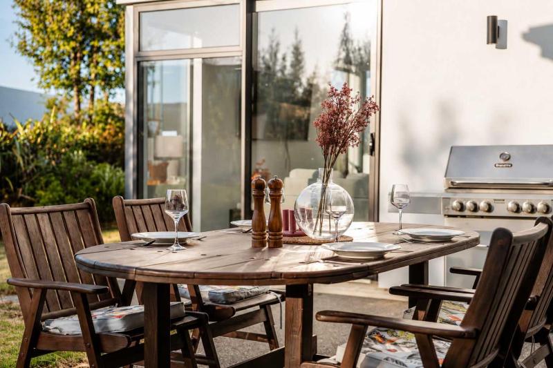Zenith Escapes Your Quintessential 4BR Haven - image 34