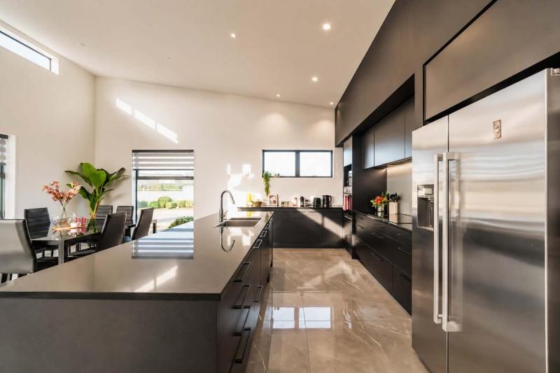 Zenith Escapes Your Quintessential 4BR Haven - image 20