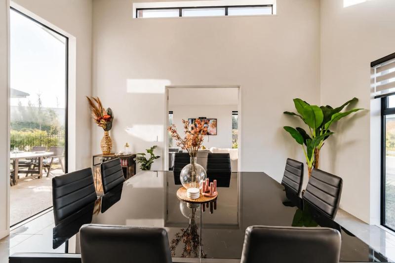 Zenith Escapes Your Quintessential 4BR Haven - image 26