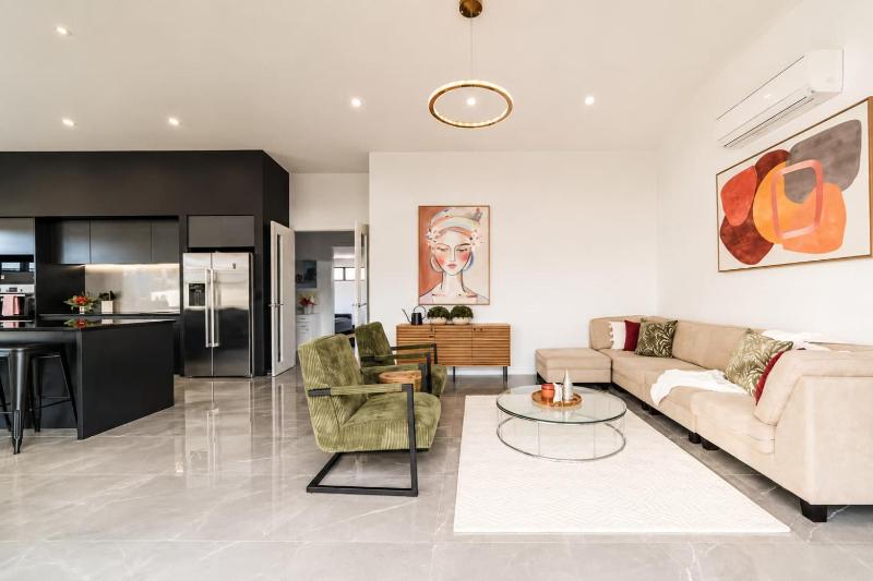 Zenith Escapes Your Quintessential 4BR Haven - image 44