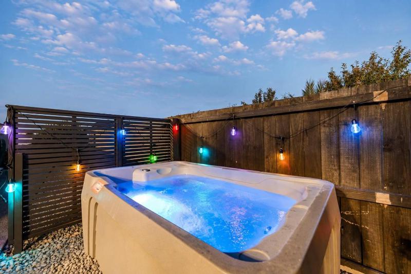 Zenith Escapes Your Quintessential 4BR Haven - image 19