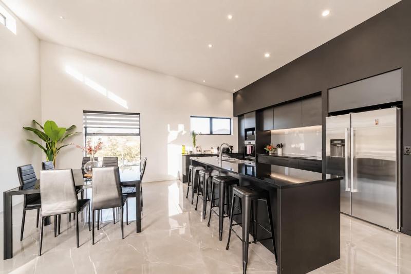 Zenith Escapes Your Quintessential 4BR Haven - image 39