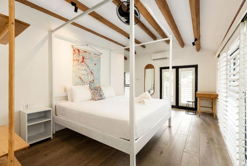 88 Steps Villa 4BR Beachside by HÙA Homes - image 15
