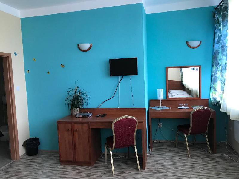 Standard Twin Room image 2