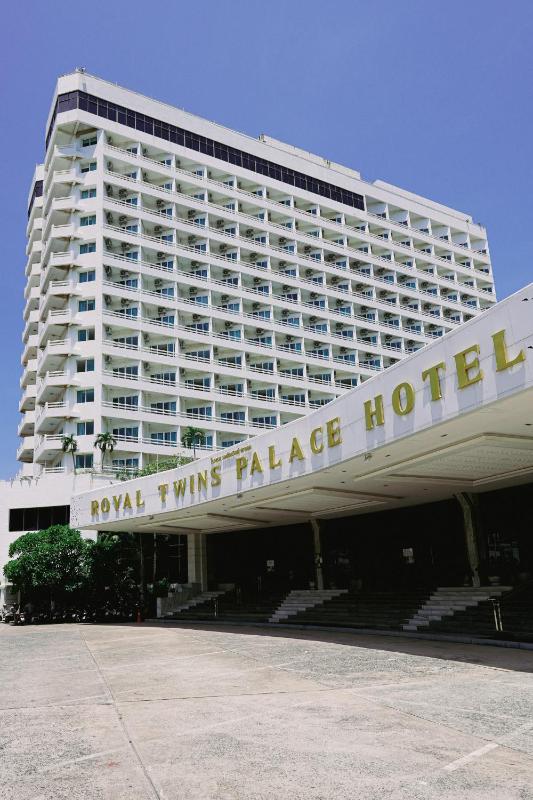 Royal Twins Palace Hotel - image 1