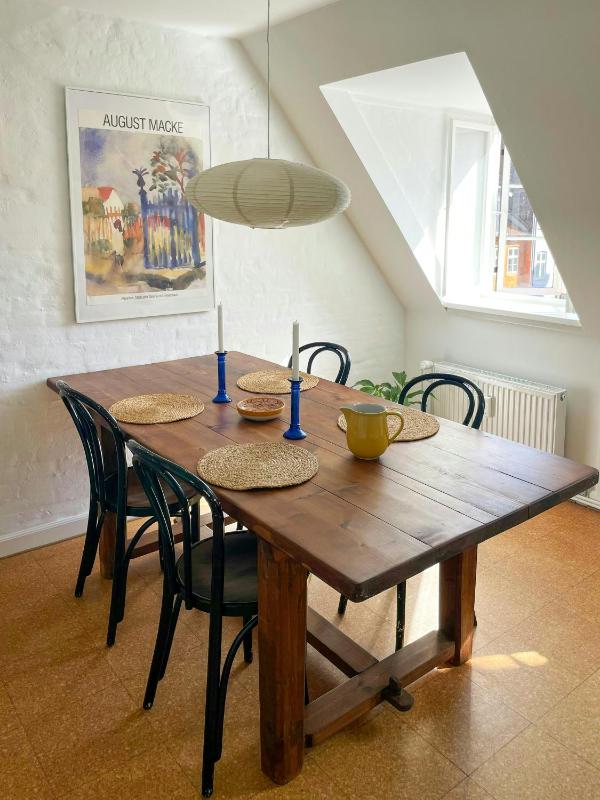 Attic flat from 1773 with views over Nyhavn - image 1