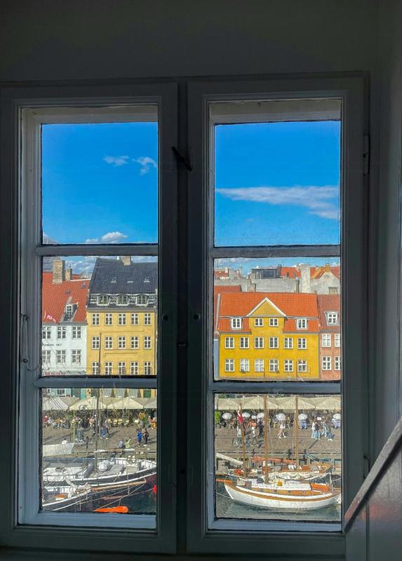 Attic flat from 1773 with views over Nyhavn - image 9