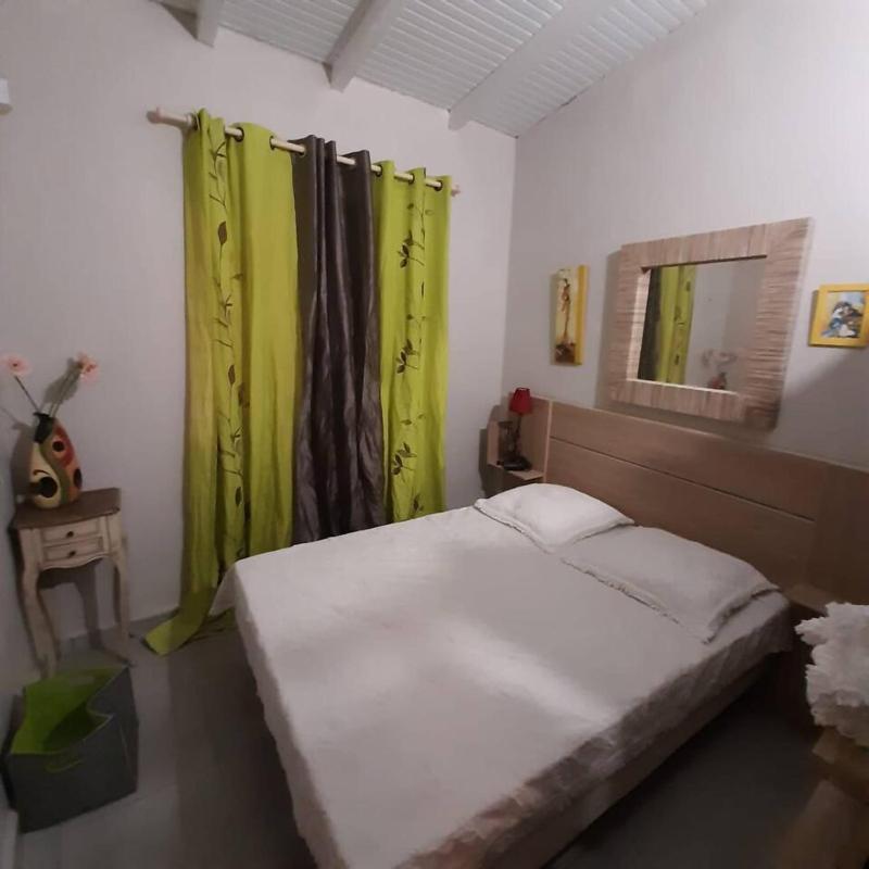 Studio confortable Le Moule 40 m² jardin - image 11