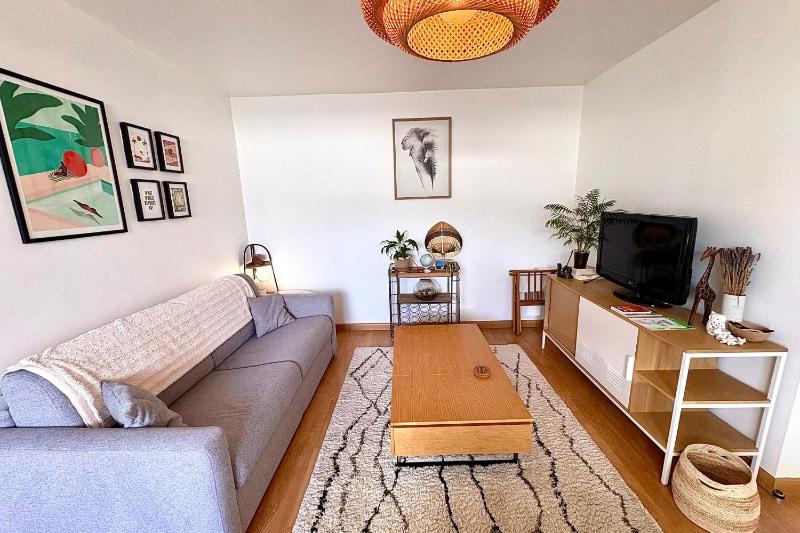 Apartment with balcony near Nantes train station - image 11