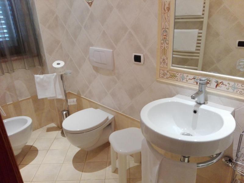 Double Room image 2