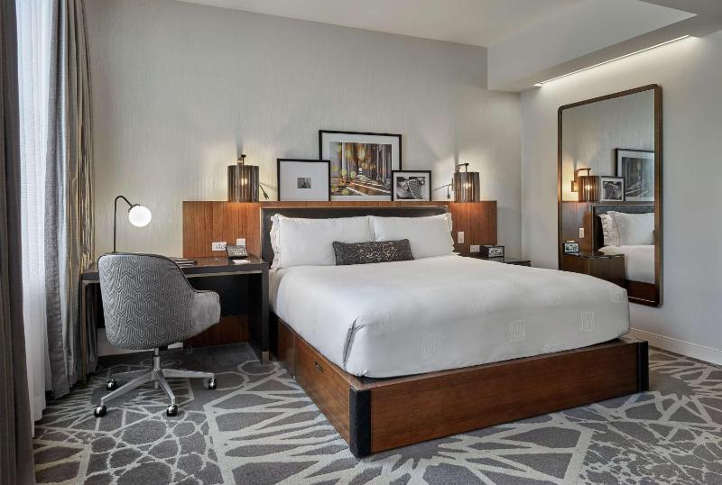 LondonHouse Chicago Curio Collection by Hilton - image 7