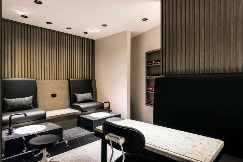 LondonHouse Chicago Curio Collection by Hilton - image 8