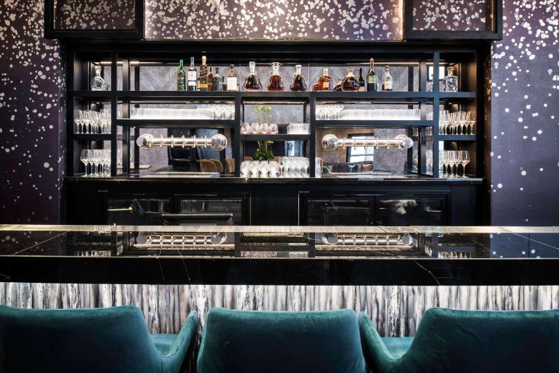 LondonHouse Chicago Curio Collection by Hilton - image 4