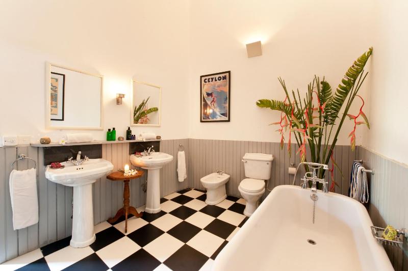 3BR Villa in Galle Fort Pool Roof Terrace - image 9