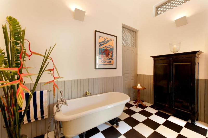 3BR Villa in Galle Fort Pool Roof Terrace - image 11