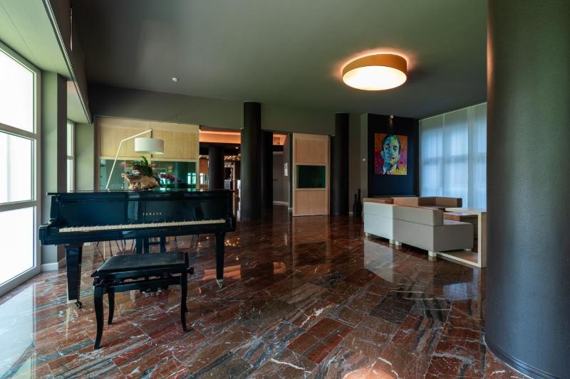 International Beach Hotel - image 47