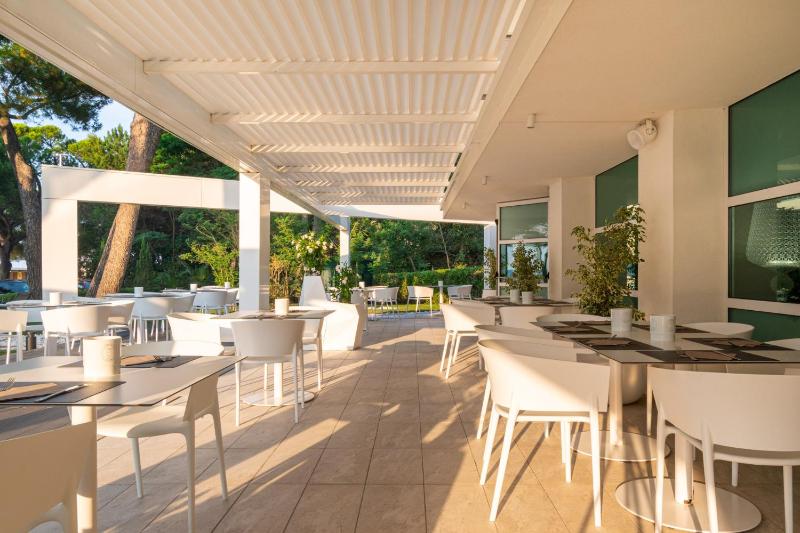 International Beach Hotel - image 28