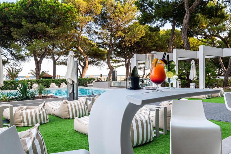 International Beach Hotel - image 44