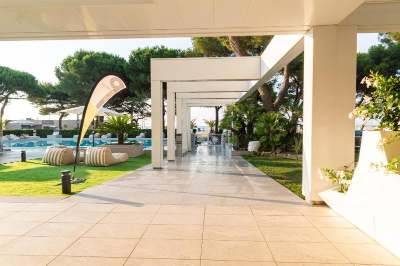 International Beach Hotel - image 43