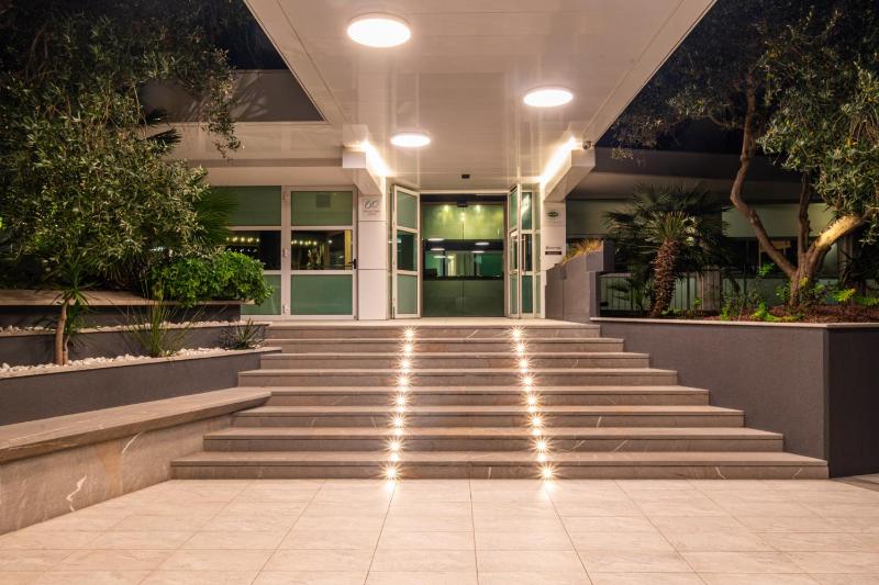 International Beach Hotel - image 13