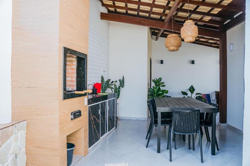 Casa com Piscina Churrasqueira Quadra e Lagoa - image 36