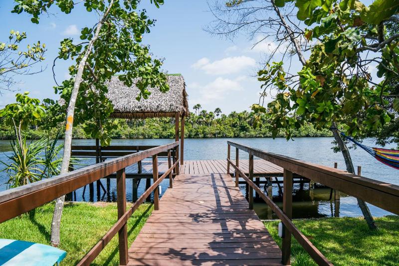 Casa com Piscina Churrasqueira Quadra e Lagoa - image 2