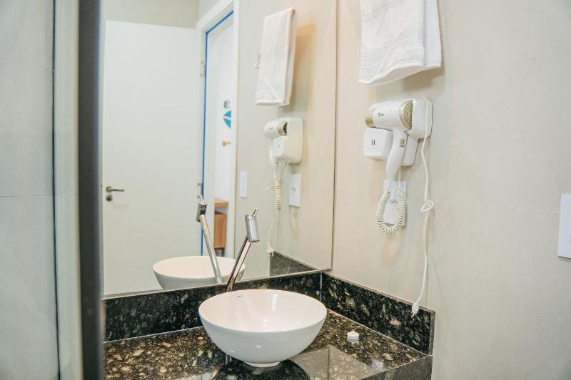 Casa com Piscina Churrasqueira Quadra e Lagoa - image 32