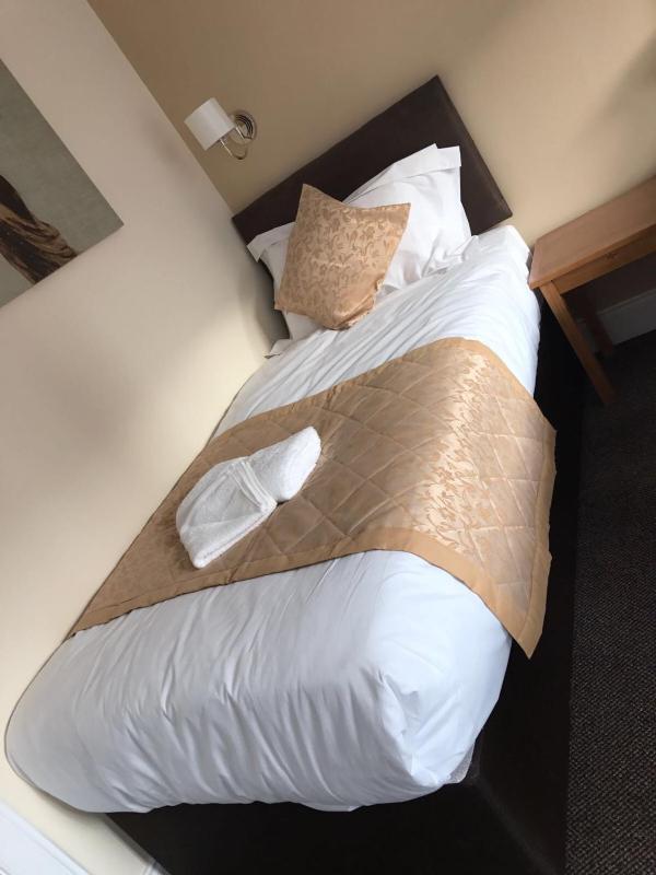Twin Room image 1