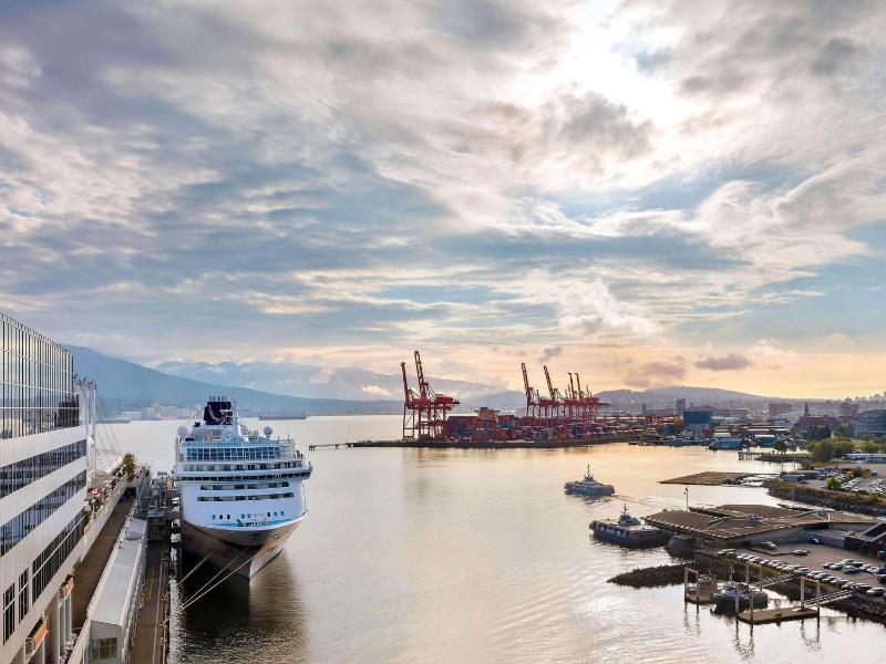 Fairmont Waterfront - image 11