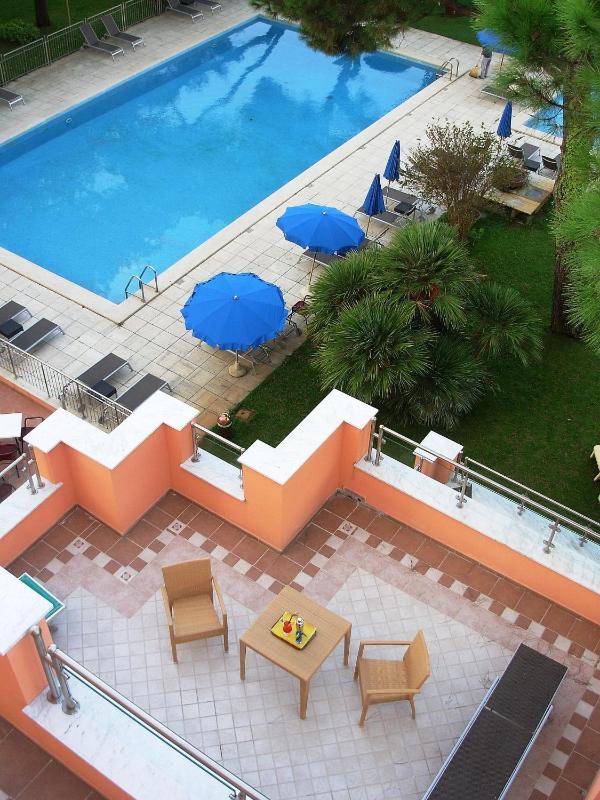 Triple Room with Terrace and Sea View image 3