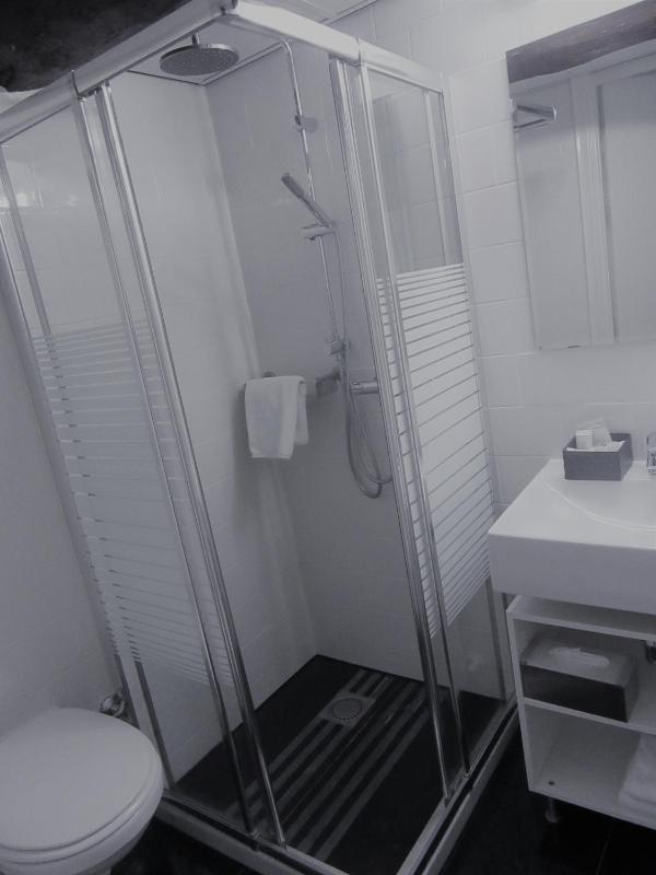 Standard Twin Room image 2