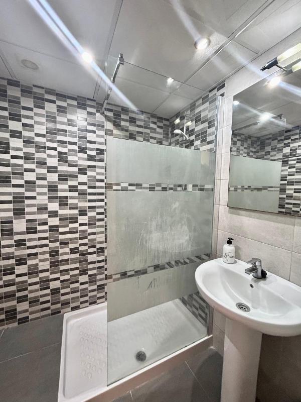 Pool View Studio Apartment Ref C015 - image 8