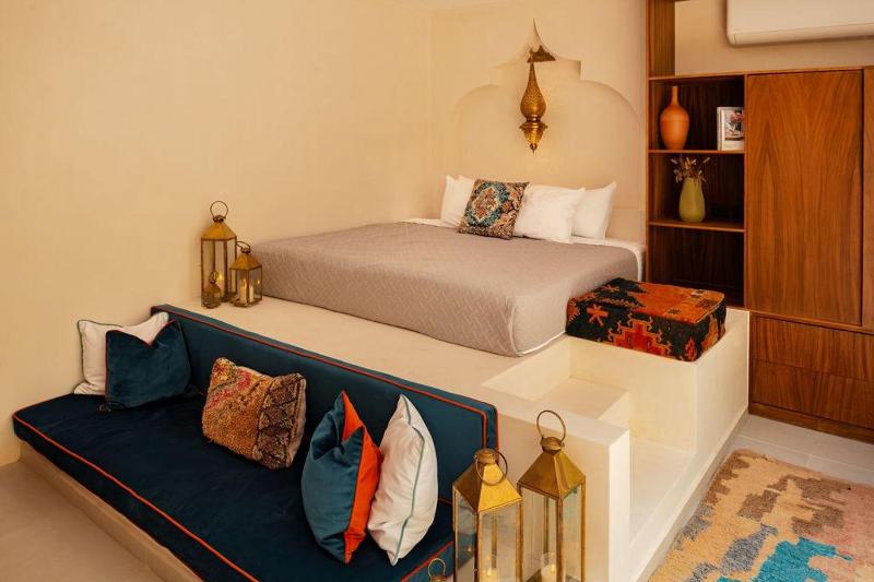 Arch Mansion La Veleta for 28 guests - image 3
