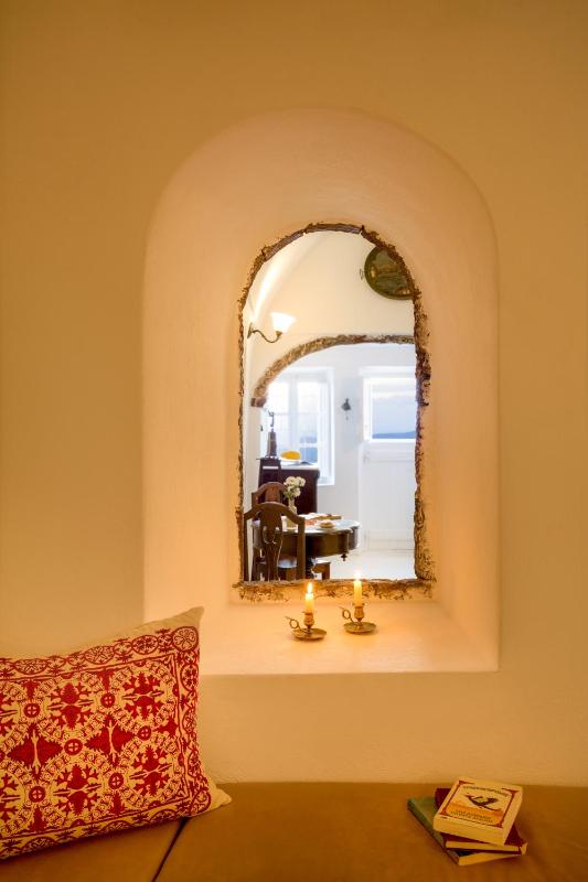 Red stone Suite with Private Hot Tub and Caldera View image 2