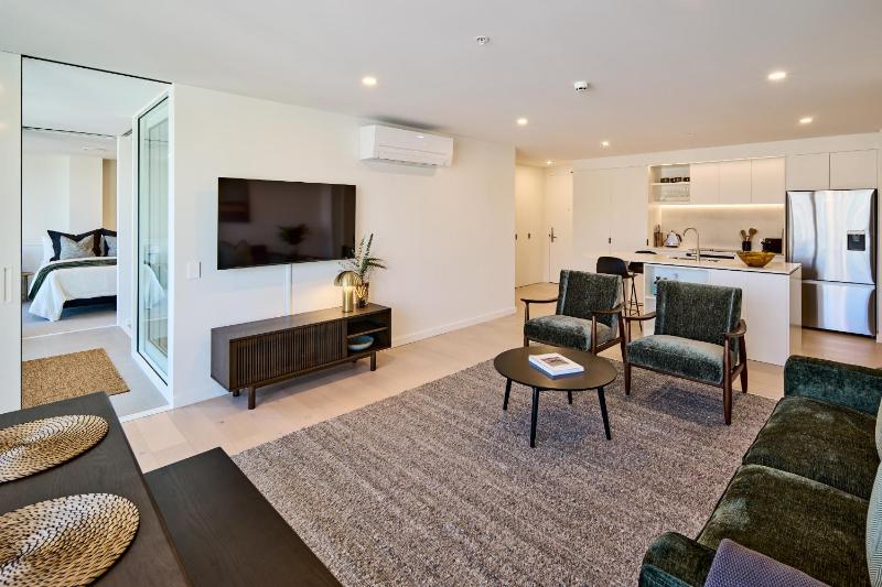 Central Te Aro 2BR with Balcony & City Views - image 12