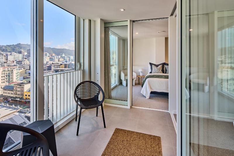 Central Te Aro 2BR with Balcony & City Views - image 6