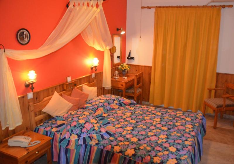 Standard Double Room with Garden View image 4