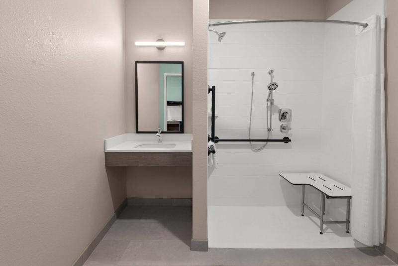 ECHO Suites Extended Stay by Wyndham Savannah Pooler - image 35