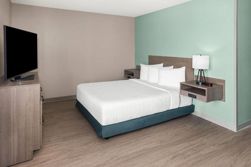 ECHO Suites Extended Stay by Wyndham Savannah Pooler - image 12